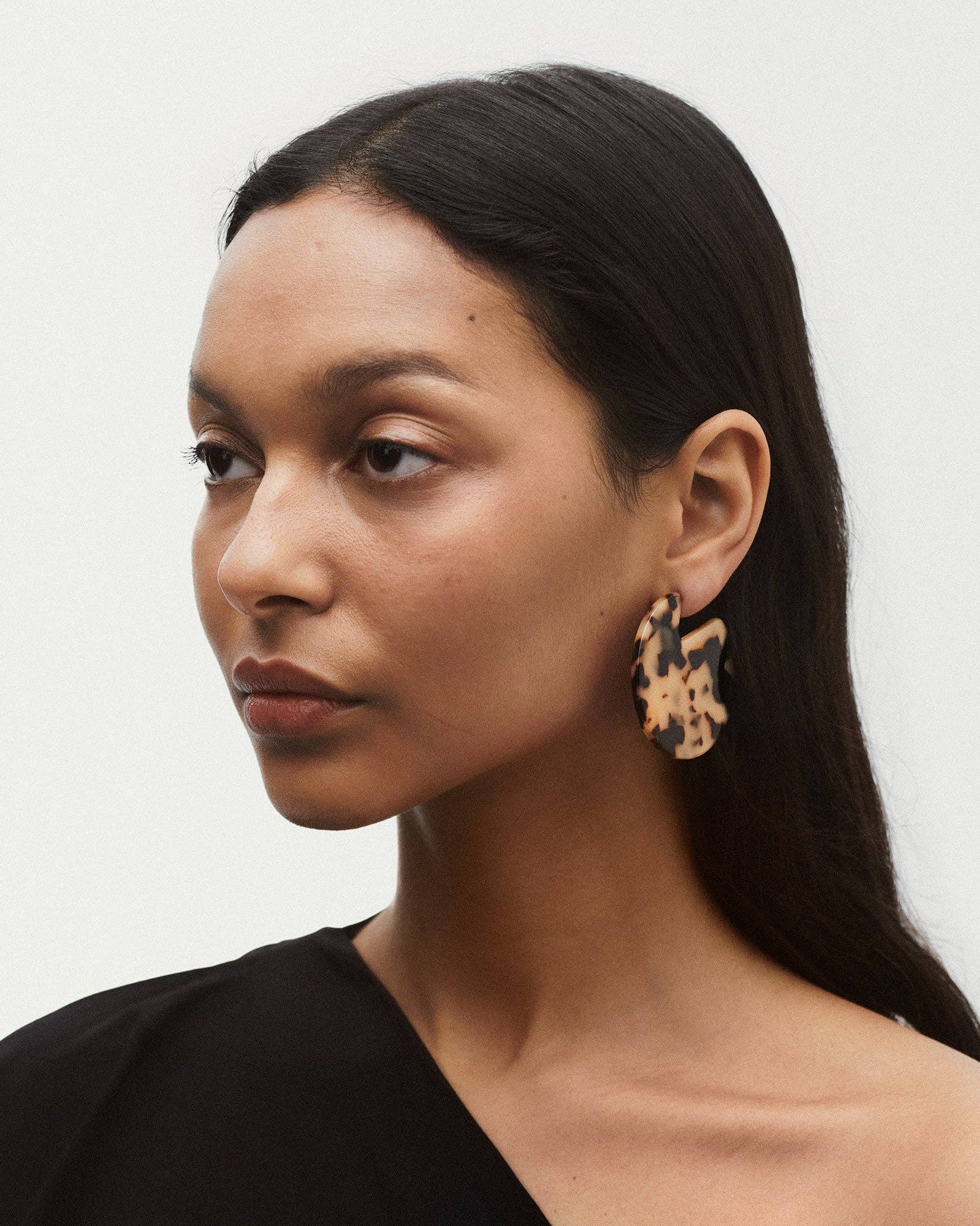 Clare Circle Earrings / Blonde Tortoise – Puebla House