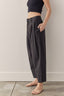 Pleated Tapered Pants / Black